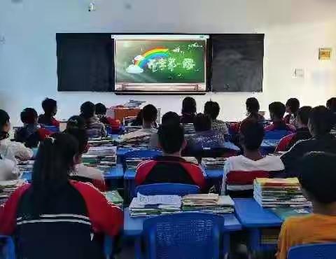 理想照亮未来，奋斗实现梦想 ——宁蒗县第二中学组织全校师生观看《开学第一课》节目