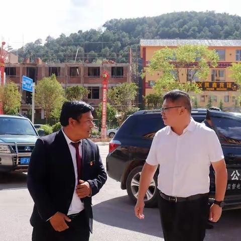 宁蒗县第二中学迎接市级领导一行莅临我校检查安全工作