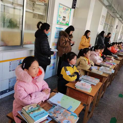 习惯成自然，素养有提升——平邑县第七实验小学二年级组开展“整理桌洞小达人”活动
