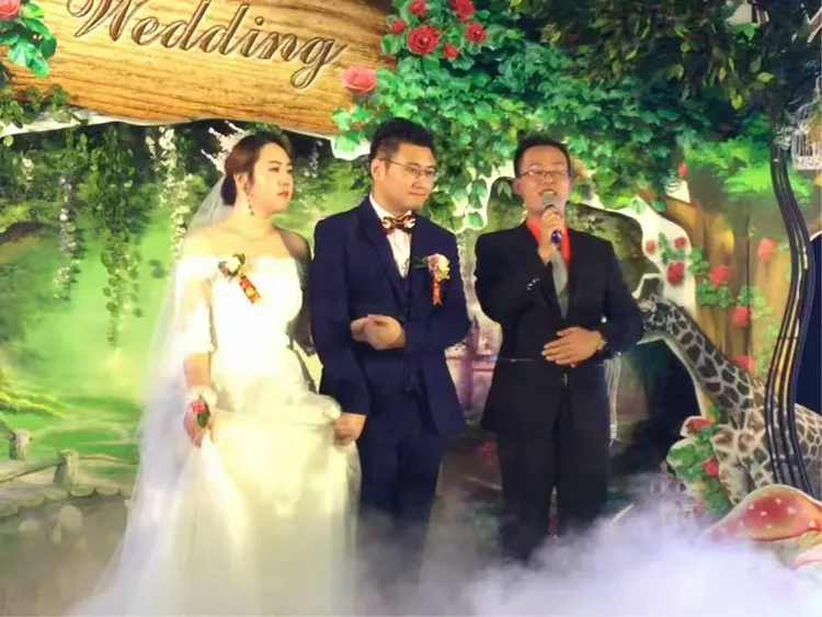 2017年10月22日于萌萌和叶青结婚的喜日，好亲好友前来祝贺🎉🍾️大明星邹正华和明星陈大顺也来贺喜