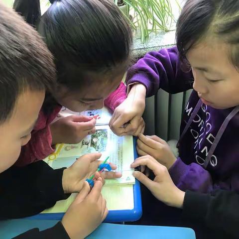 春城学校五年一班——《用橡皮筋作动力》