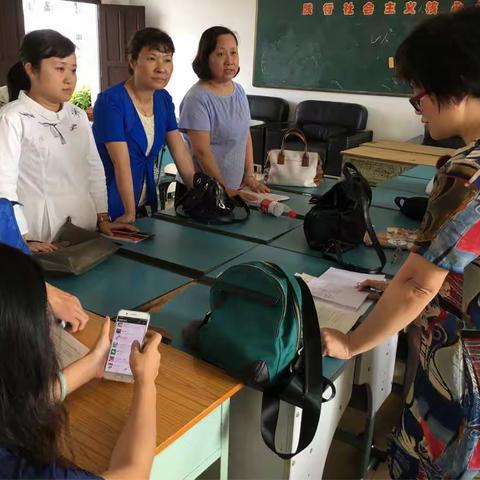 初一语文中段考试卷分析会——学思结合，教学相长。