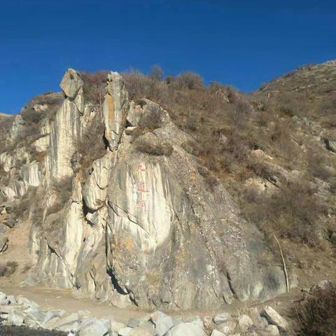 九道河，冬日暖阳照耀下的一处美丽风景