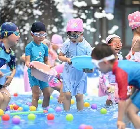 溆浦县城南幼儿园“清凉一夏·毕业狂欢”亲子戏水派对活动邀请函