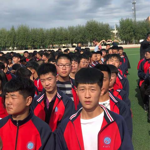 二年五班“激发生命能量，绽放精彩人生”主题班会