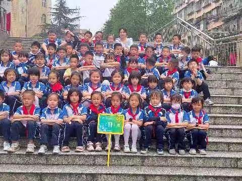 “少年儿童心向党，携手喜迎二十大”娄底五小一(11)班欢庆六一主题活动