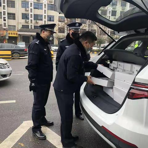 患难见真情     危难显担当