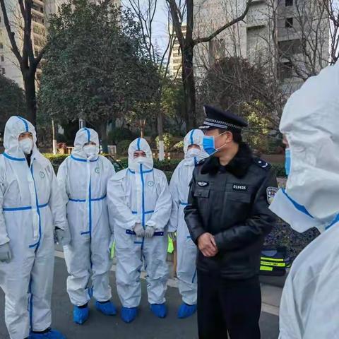 公安航天分局党委书记、局长昝汉生和纪委书记余军分别前往疫情防控各执勤点进行检查慰问