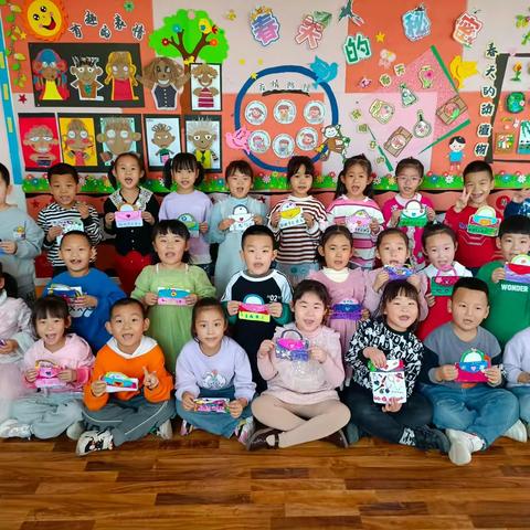 小太阳幼儿园《菠萝一班》女神节送祝福