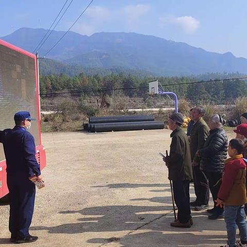 盘古山镇和平村文明实践站#讲解安全用电、煤气等危险物品的宣传知识