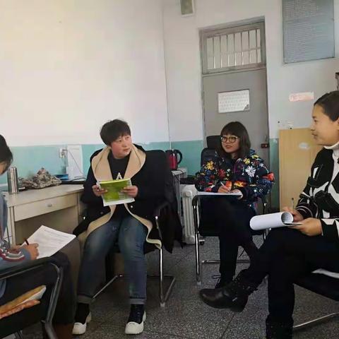 如何指导学生随文学习必要的语文知识——实验小学五年级语文教研组开展线下研修活动