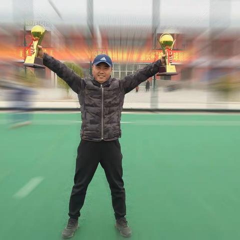 绿茵上罕山杜鹃绽放 草坪上罕山野马飞奔—扎旗《旗长杯》校园足球赛中蒙小豪取双冠