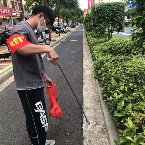 市行政审批服务局和市政务中心开展卫生责任区卫生整治工作（2022.11.2）