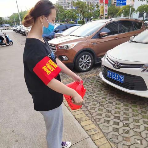 市行政审批服务局和市政务中心开展卫生责任区卫生整治工作（2022.10.31）