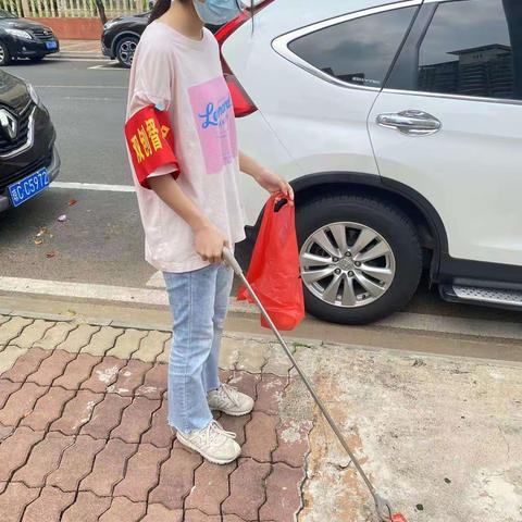 市行政审批服务局和市政务中心开展卫生责任区卫生整治工作（2022.11.3）