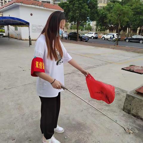 市行政审批服务局和市政务中心开展卫生责任区卫生整治工作（2022.11.11）