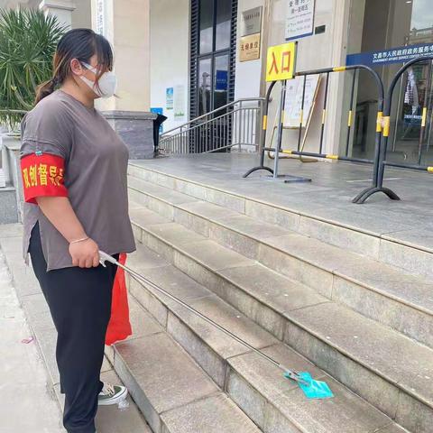 市行政审批服务局和市政务中心开展卫生责任区卫生整治工作（2022.11.18）