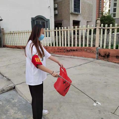 市行政审批服务局和市政务中心开展卫生责任区卫生整治工作（2022.11.20）