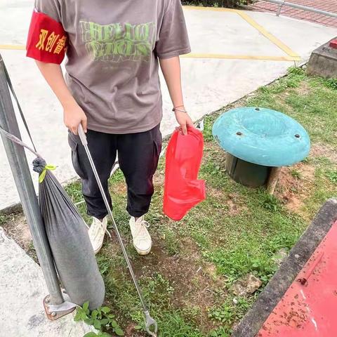 市行政审批服务局和市政务中心开展卫生责任区卫生整治工作（2022.11.16）