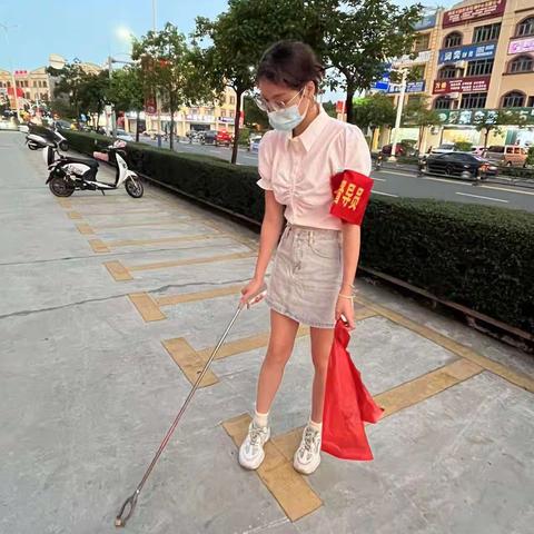 市行政审批服务局和市政务中心开展卫生责任区卫生整治工作（2022.11.13）