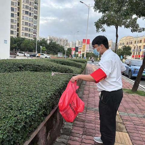 市行政审批服务局和市政务中心开展卫生责任区卫生整治工作（2022.11.10）