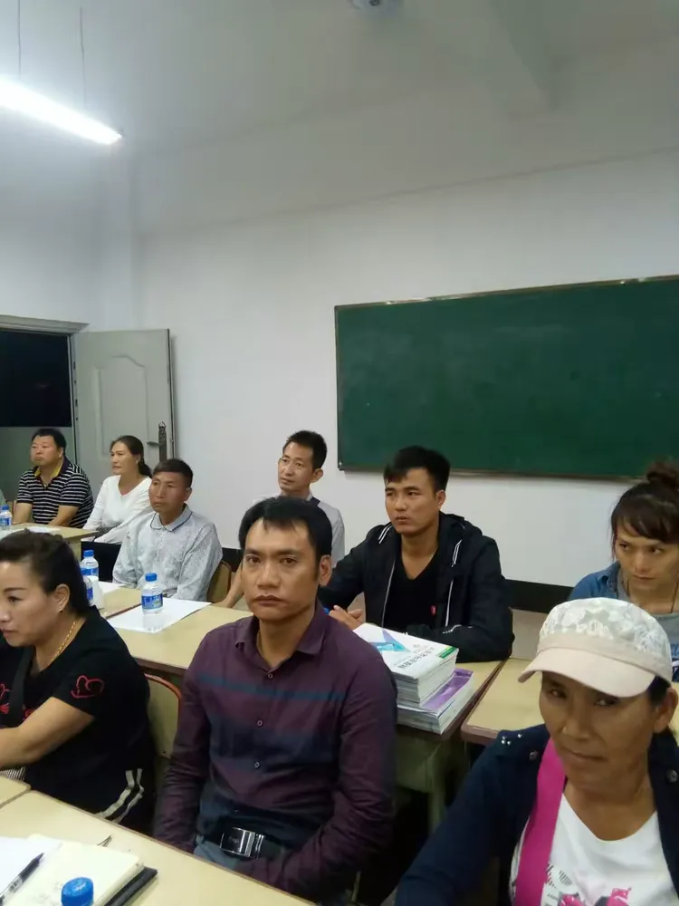 —记孟连一中初三263班家长会