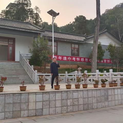 山腰太挤了，让我们山顶相遇
