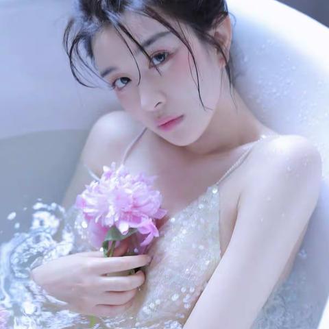 买画女孩成了画家的人体模特，人体画展成名后反成了前任女友