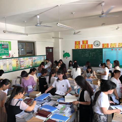 “异彩纷呈展作业，百花齐放促教学”——永靖县四局小学学期末教案作业大检查活动