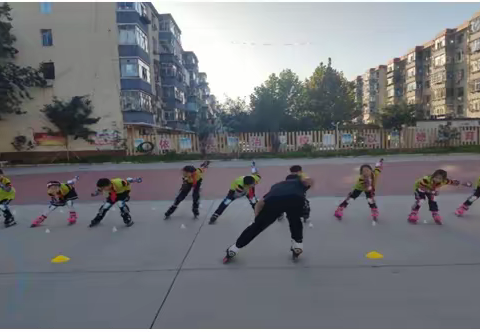 廊坊十小开展轮滑运动进校园