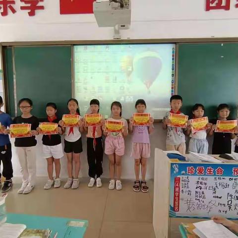 三（4）班学生的校园生活点滴