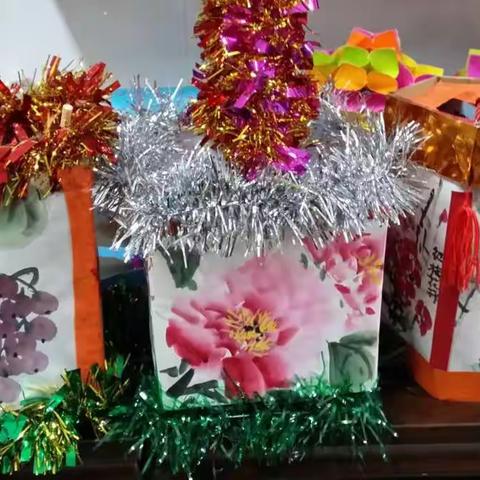 开封市马市街小学“迎新年，挂彩灯”手工制作活动