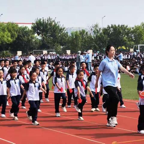 红歌嘹亮 强国有我—北师青附二年纪入学教育周汇报展演