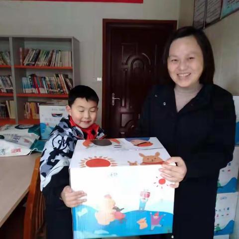 温暖助学 暖童心