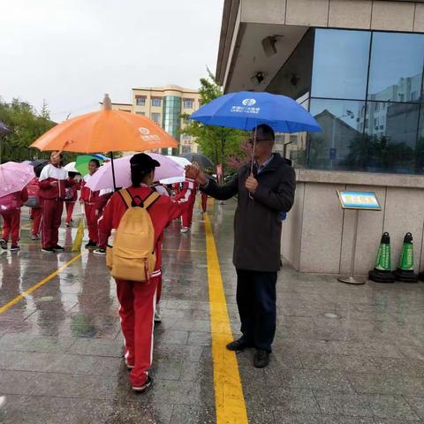 开发区小学家长驻校温情日记