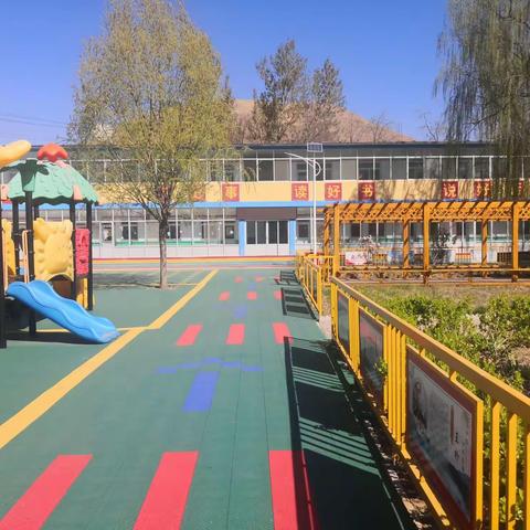 美化校园 播撒希望，——南陈庄小学植树节活动