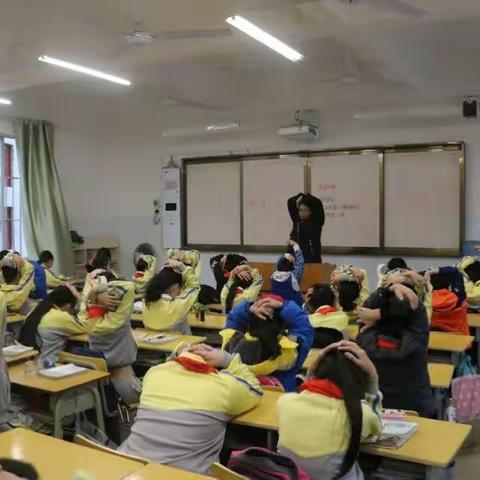 国家安全自觉维护，防震演练安全逃生