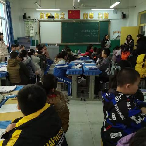教研室组织学科教研员深入学校指导四年级抽测复习备考