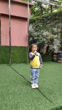 南方玫瑰幼儿园升国旗仪式之钟亚颖