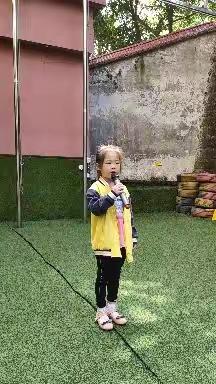 南方玫瑰幼儿园升国旗仪式之冉梦君