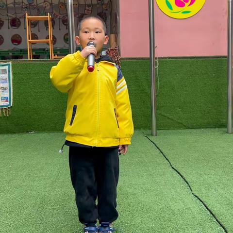 南方玫瑰幼儿园升国旗仪式之杨占