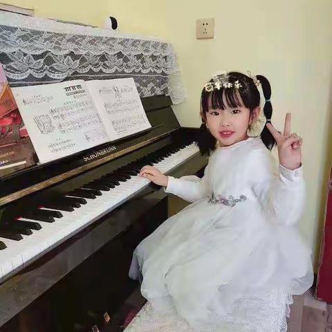 珲春市第六幼儿园《最美家庭陪伴》  林新悦