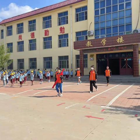 喜迎二十大，争做好少年——2022前李寨学校少先队入队仪式