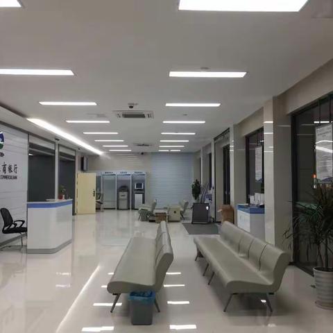 给大家介绍一下这是我们的新家——龙游农商银行溪口支行