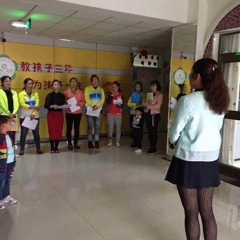“创教育环境，促幼儿发展”--呼图壁县第二幼儿园主题墙创设及秋季自然角观摩评比活动