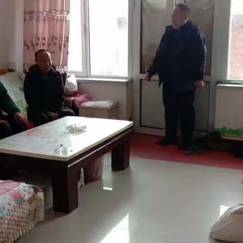 财政局节前慰问道德模范王建经