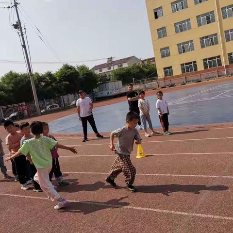 2022.5.26东阳小学低段趣味障碍接力赛