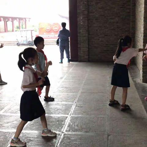 游仓巷，品古风安阳。文博源小学一（10）班5小组暑期研学