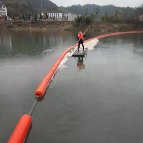 疫情期间坚守岗位    保障河道清洁美丽