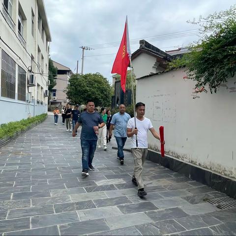 重温革命历史，践行红色物业